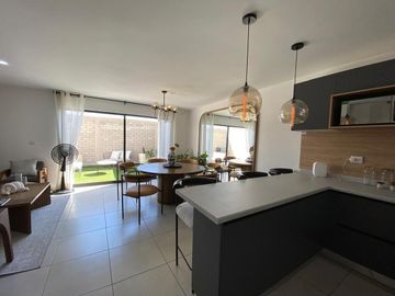 Casa en Venta en Terrasoles, Nuevo Querétaro, 3 Recámaras, 2.5 Baños, Alberca..