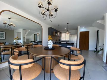 Casa en Venta en Terrasoles, Nuevo Querétaro, 3 Recámaras, 2.5 Baños, Alberca..