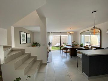 Casa en Venta en Terrasoles, Nuevo Querétaro, 3 Recámaras, 2.5 Baños, Alberca..