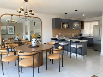Casa en Venta en Terrasoles, Nuevo Querétaro, 3 Recámaras, 2.5 Baños, Alberca..