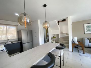 Casa en Venta en Terrasoles, Nuevo Querétaro, 3 Recámaras, 2.5 Baños, Alberca..