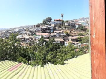 Marita Vallejo Propiedades vende acogedora casa en cerro Cár