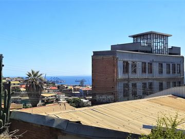 Marita Vallejo Propiedades vende acogedora casa en cerro Cár