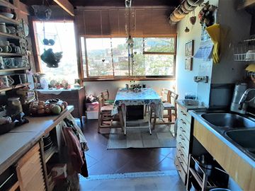 Marita Vallejo Propiedades vende acogedora casa en cerro Cár