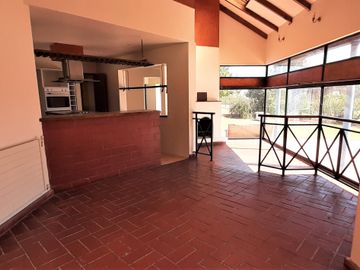 LINDA CASA EN CONDOMINIO EXCLUSIVO DE CINCO CASAS CON EXCELE