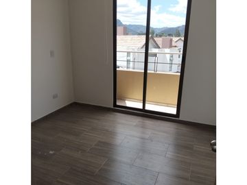 VENDO LINDA CASA EN EL CENTRO DE CAJICA
