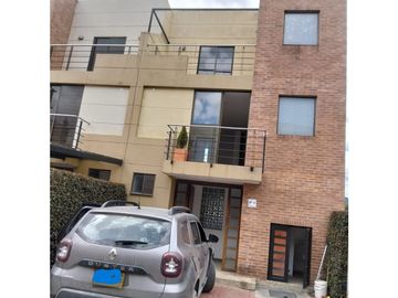 VENDO LINDA CASA EN EL CENTRO DE CAJICA