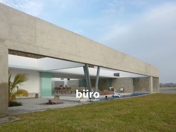 ESPECTACULAR CASA DE PLAYA EN CERRO COLORADO KM 128 EN PRIMERA FILA EN VENTA
