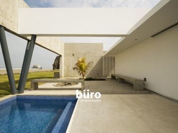 ESPECTACULAR CASA DE PLAYA EN CERRO COLORADO KM 128 EN PRIMERA FILA EN VENTA