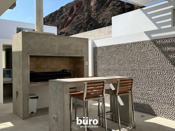 ESPECTACULAR CASA DE PLAYA EN CERRO COLORADO KM 128 EN PRIMERA FILA EN VENTA