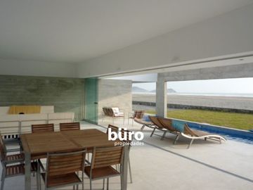 ESPECTACULAR CASA DE PLAYA EN CERRO COLORADO KM 128 EN PRIMERA FILA EN VENTA