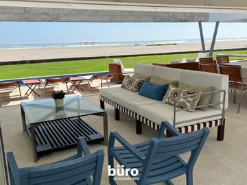 ESPECTACULAR CASA DE PLAYA EN CERRO COLORADO KM 128 EN PRIMERA FILA EN VENTA