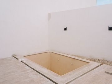 Townhouse en venta de 2 recámaras en Dzityá