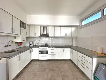Galpón en Block + Departamento 4 amb - Barrio 9 de Julio