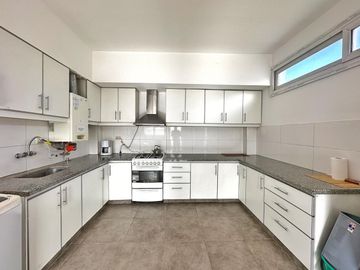 Galpón en Block + Departamento 4 amb - Barrio 9 de Julio