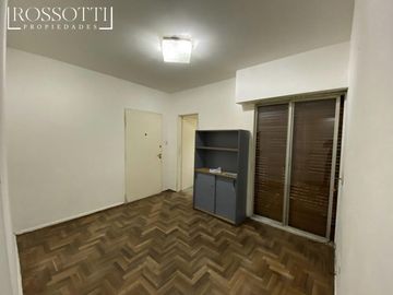 Muy buen departamento de 2 ambientes lateral