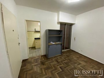 Muy buen departamento de 2 ambientes lateral