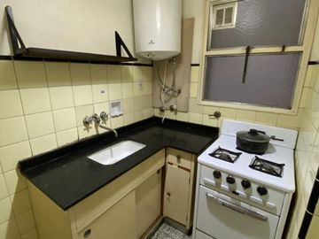 Muy buen departamento de 2 ambientes lateral