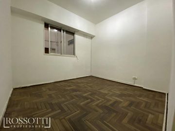 Muy buen departamento de 2 ambientes lateral