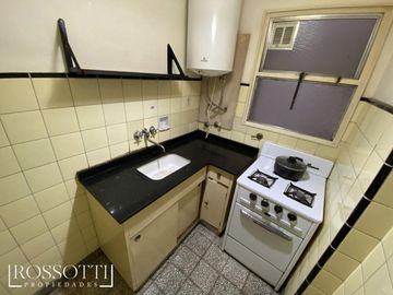 Muy buen departamento de 2 ambientes lateral