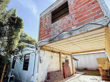 Casa en  Venta de 2 dormitorios, garaje y galpon en City Bell