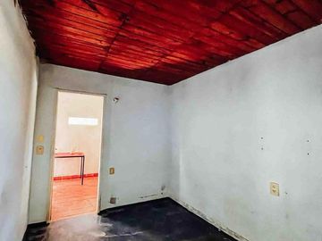 Casa en  Venta de 2 dormitorios, garaje y galpon en City Bell