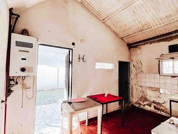 Casa en  Venta de 2 dormitorios, garaje y galpon en City Bell