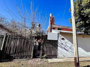 Casa en  Venta de 2 dormitorios, garaje y galpon en City Bell
