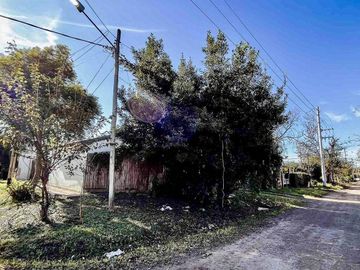 Casa en  Venta de 2 dormitorios, garaje y galpon en City Bell