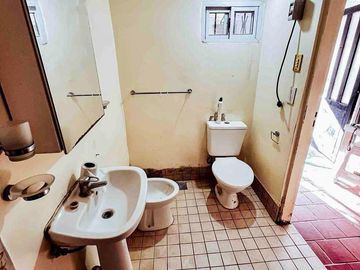Casa en  Venta de 2 dormitorios, garaje y galpon en City Bell