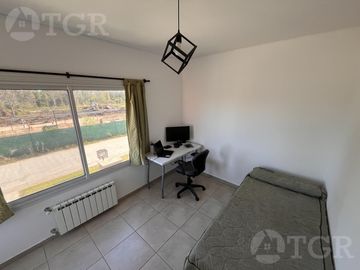 Casa  en Venta- Casas de Santa Guadalupe - Pilar del Este-Jardin-Parrilla-3 ambientes.