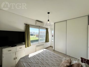 Casa  en Venta- Casas de Santa Guadalupe - Pilar del Este-Jardin-Parrilla-3 ambientes.