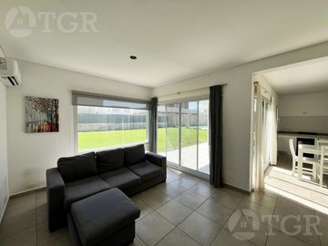 Casa  en Venta- Casas de Santa Guadalupe - Pilar del Este-Jardin-Parrilla-3 ambientes.