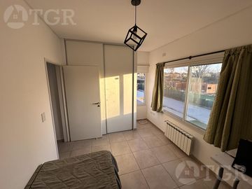 Casa  en Venta- Casas de Santa Guadalupe - Pilar del Este-Jardin-Parrilla-3 ambientes.