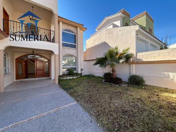 HERMOSA CASA EN RESIDENCIAL RINCON DE LAS LOMAS