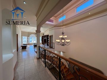 HERMOSA CASA EN RESIDENCIAL RINCON DE LAS LOMAS