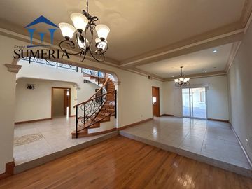 HERMOSA CASA EN RESIDENCIAL RINCON DE LAS LOMAS