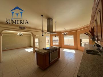 HERMOSA CASA EN RESIDENCIAL RINCON DE LAS LOMAS