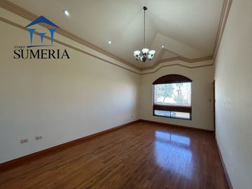 HERMOSA CASA EN RESIDENCIAL RINCON DE LAS LOMAS