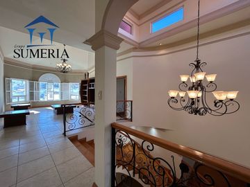 HERMOSA CASA EN RESIDENCIAL RINCON DE LAS LOMAS