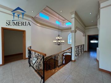 HERMOSA CASA EN RESIDENCIAL RINCON DE LAS LOMAS