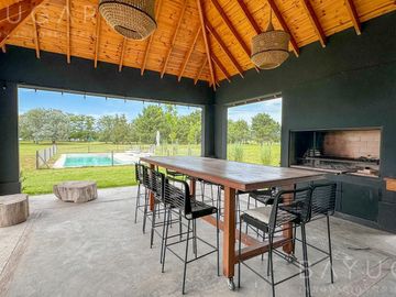 Venta Casa - Barrio Privado Everlinks Golf Club  / Lujan