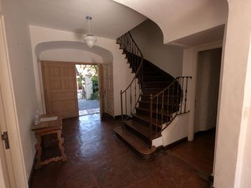 CASA A LA VENTA EN MARTINEZ DE 4 DORMITORIOS - AV LIBERTADOR AL RIO - VIEYES 1200