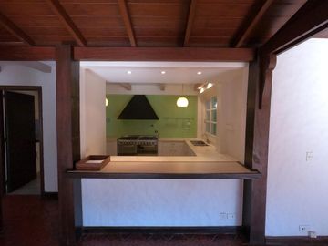 CASA A LA VENTA EN MARTINEZ DE 4 DORMITORIOS - AV LIBERTADOR AL RIO - VIEYES 1200