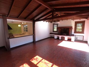 CASA A LA VENTA EN MARTINEZ DE 4 DORMITORIOS - AV LIBERTADOR AL RIO - VIEYES 1200
