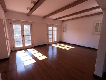 CASA A LA VENTA EN MARTINEZ DE 4 DORMITORIOS - AV LIBERTADOR AL RIO - VIEYES 1200