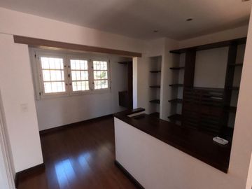 CASA A LA VENTA EN MARTINEZ DE 4 DORMITORIOS - AV LIBERTADOR AL RIO - VIEYES 1200