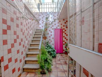 Casa en  lote propio - Ramon Falcon 1800 (entre Av. Carabobo y Pumacahua)