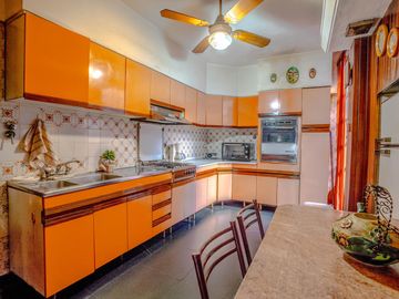 Casa en  lote propio - Ramon Falcon 1800 (entre Av. Carabobo y Pumacahua)