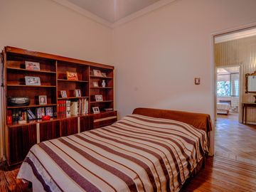 Casa en  lote propio - Ramon Falcon 1800 (entre Av. Carabobo y Pumacahua)